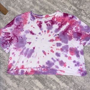 tie-dye tommy cropped t shirt